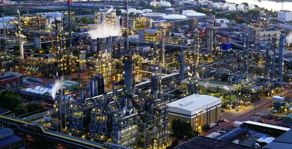 Pipework and valves in a heavy chemical setting